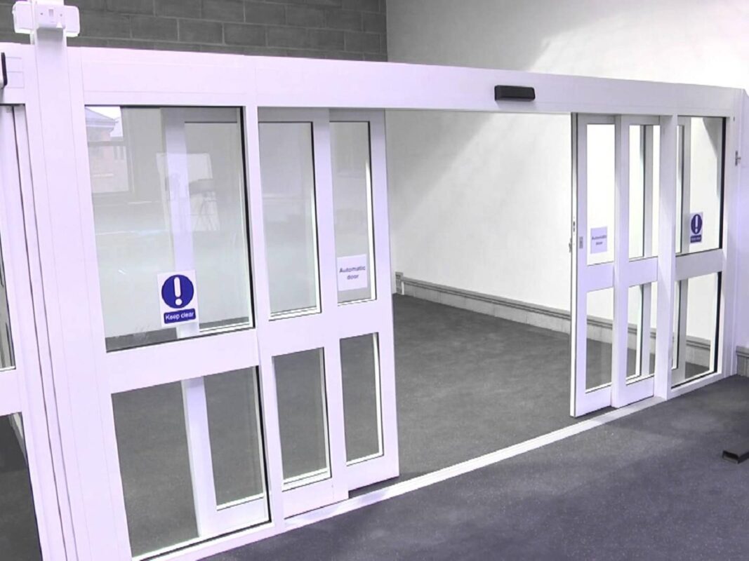 Cửa trượt tự động xếp lớp Trung Quốc